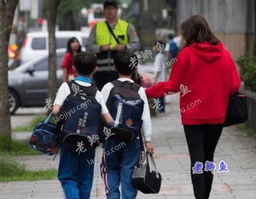4500急招一位接送小孩阿姨？有时候做保姆更赚钱更轻松