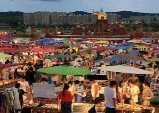 到年底了，摆地摊卖什么年货可以赚钱？配图