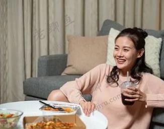 现在做什么在家里也能干？不出门照顾家庭也能赚钱的方法配图